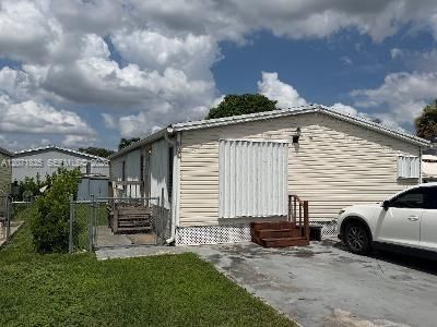 En Venta: $300,000 (3 camas, 2 baños, 1430 Pies cuadrados)