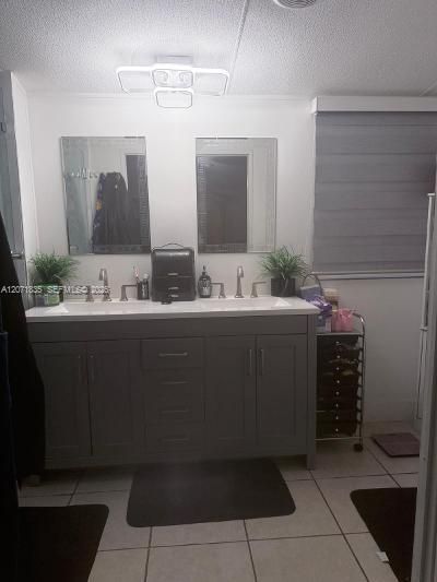En Venta: $300,000 (3 camas, 2 baños, 1430 Pies cuadrados)
