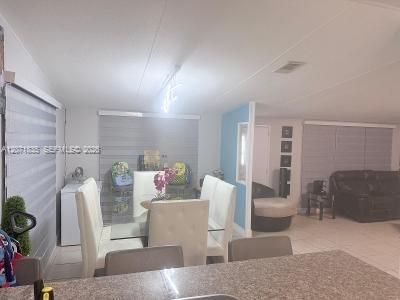 En Venta: $300,000 (3 camas, 2 baños, 1430 Pies cuadrados)
