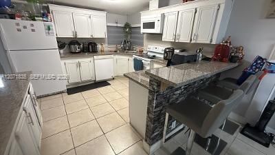 En Venta: $300,000 (3 camas, 2 baños, 1430 Pies cuadrados)