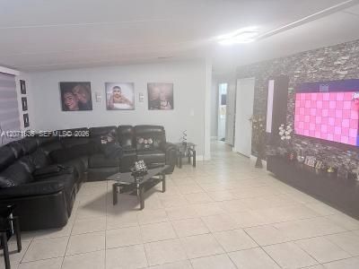 En Venta: $300,000 (3 camas, 2 baños, 1430 Pies cuadrados)