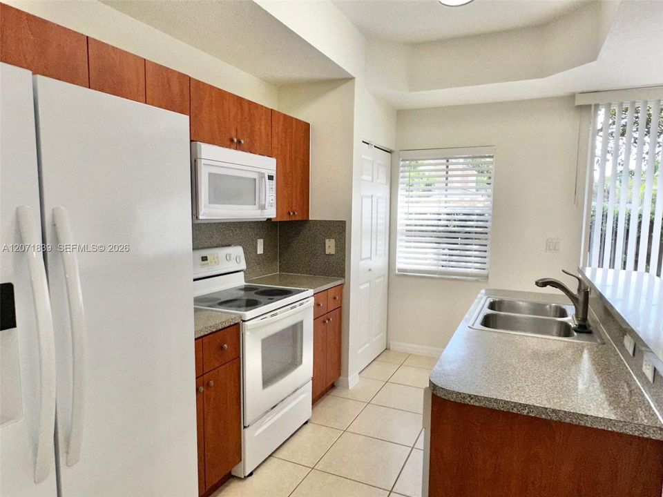 В аренду: $2,900 (3 спален, 2 ванн, 1615 Квадратных фут)
