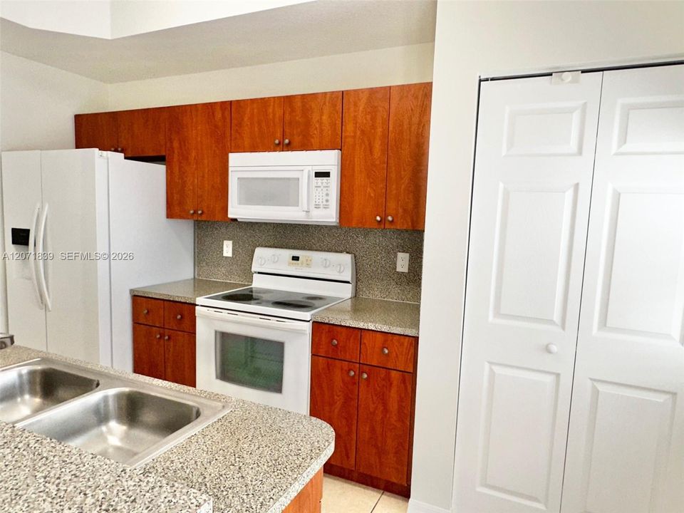 В аренду: $2,900 (3 спален, 2 ванн, 1615 Квадратных фут)