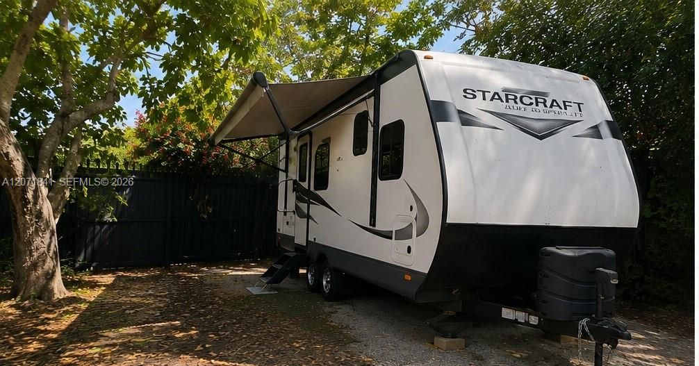 For Rent: $1,075 (0 beds, 1 baths, 300 Square Feet)