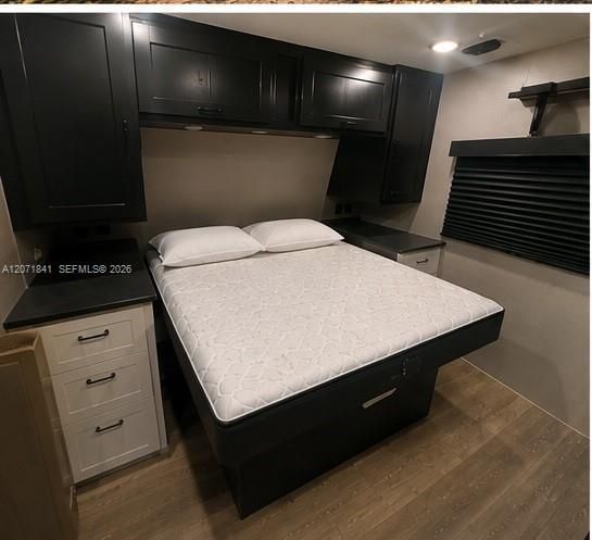 For Rent: $1,075 (0 beds, 1 baths, 300 Square Feet)