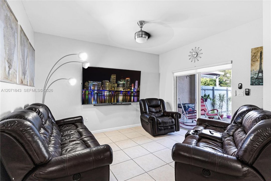 For Sale: $365,000 (3 beds, 2 baths, 1580 Square Feet)