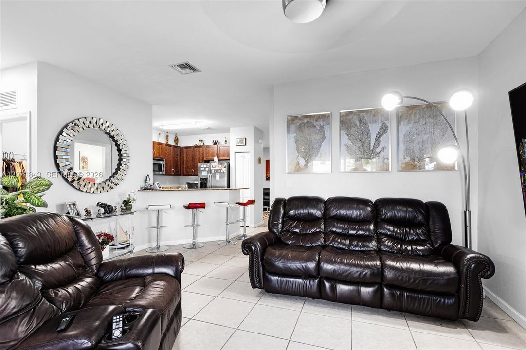 For Sale: $365,000 (3 beds, 2 baths, 1580 Square Feet)