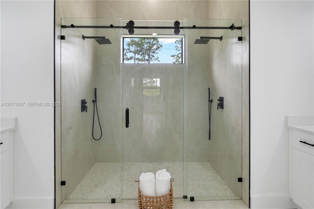 For Sale: $354,900 (4 beds, 2 baths, 1650 Square Feet)