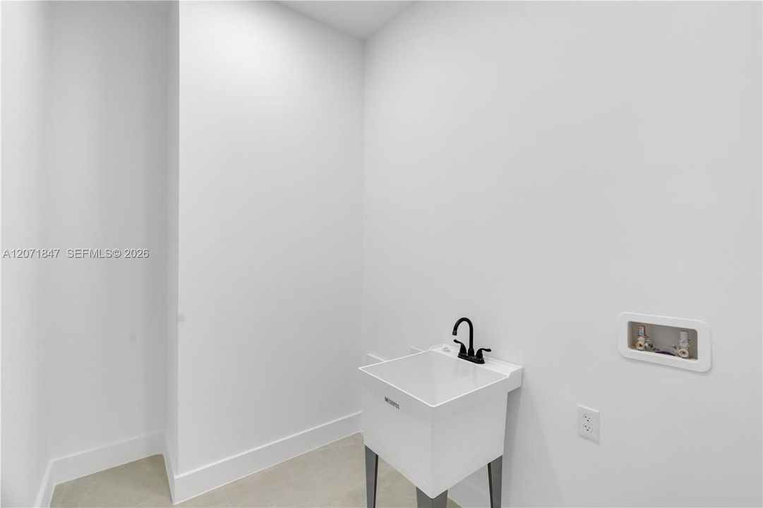 For Sale: $354,900 (4 beds, 2 baths, 1650 Square Feet)