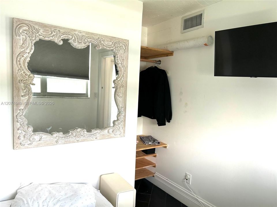 For Rent: $3,300 (2 beds, 1 baths, 626 Square Feet)