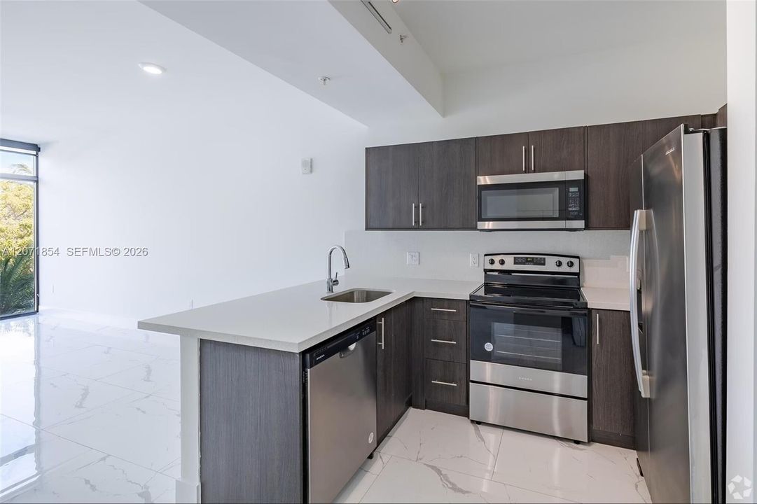 For Rent: $3,100 (2 beds, 2 baths, 971 Square Feet)