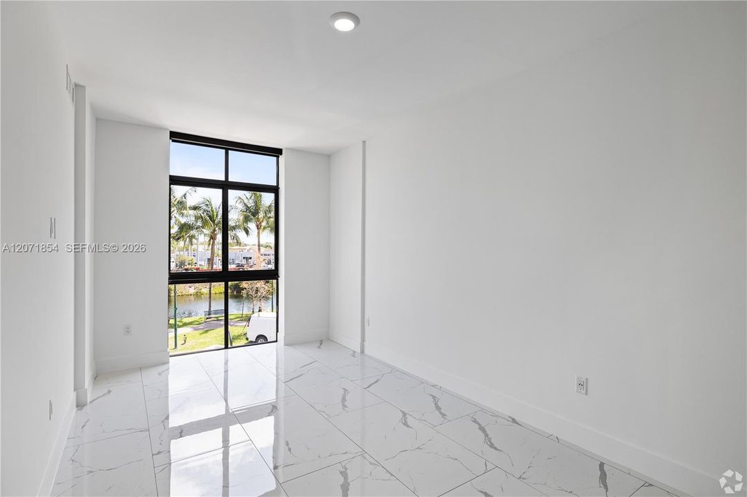 For Rent: $3,100 (2 beds, 2 baths, 971 Square Feet)