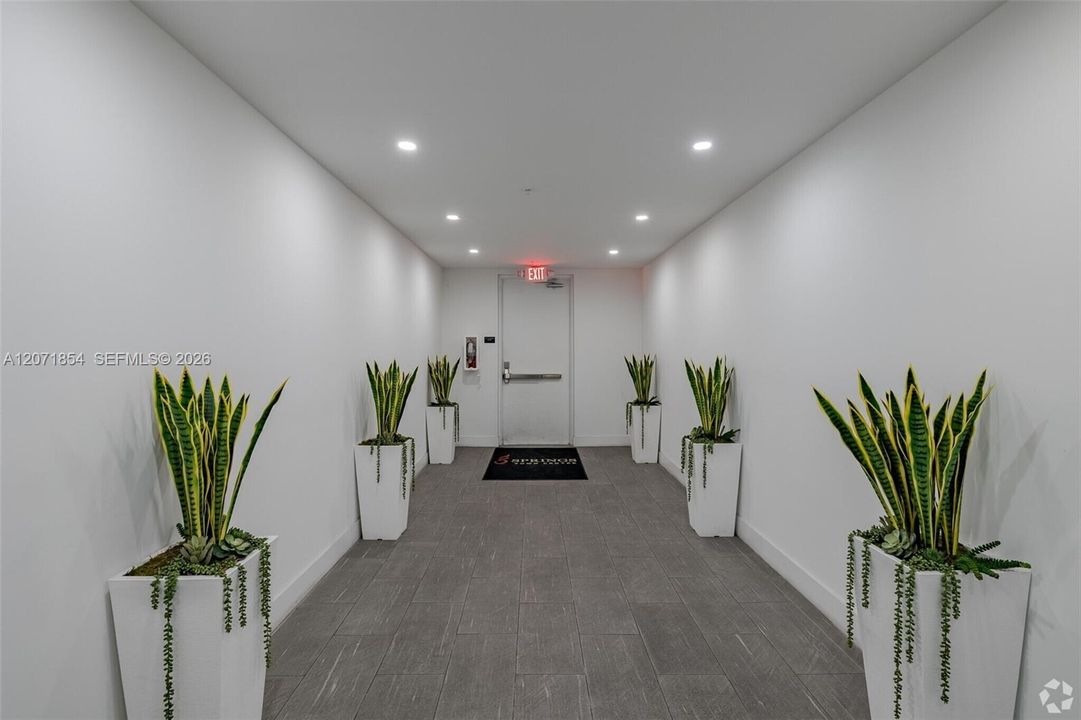 For Rent: $3,100 (2 beds, 2 baths, 971 Square Feet)
