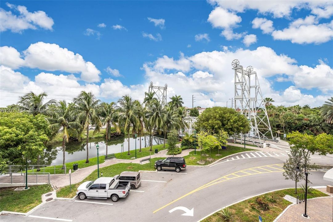 For Rent: $3,100 (2 beds, 2 baths, 971 Square Feet)