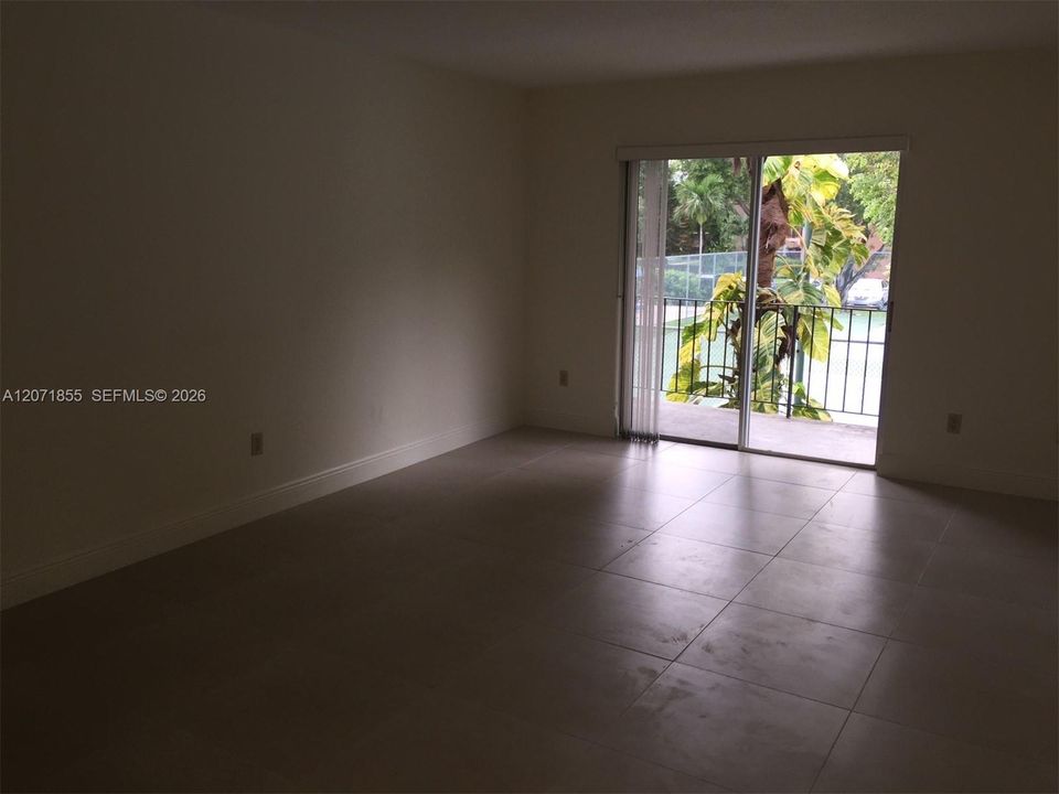 For Rent: $1,800 (1 beds, 1 baths, 709 Square Feet)