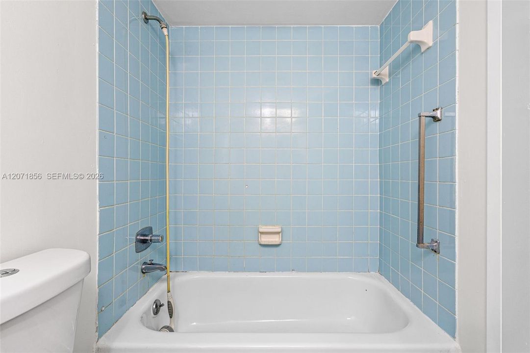 На продажу: $69,900 (2 спален, 2 ванн, 960 Квадратных фут)