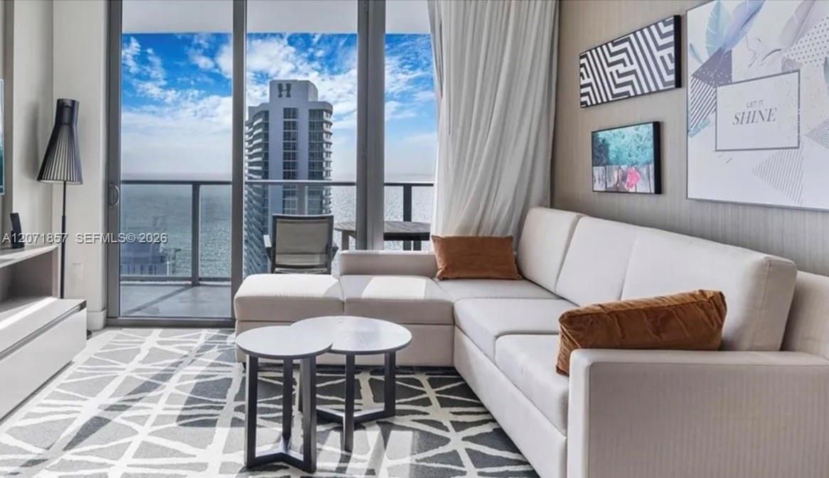 For Sale: $759,000 (2 beds, 2 baths, 1044 Square Feet)