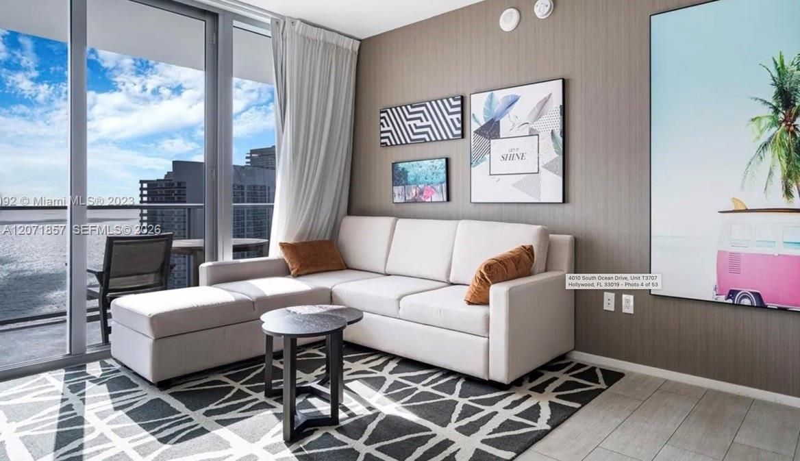 For Sale: $759,000 (2 beds, 2 baths, 1044 Square Feet)
