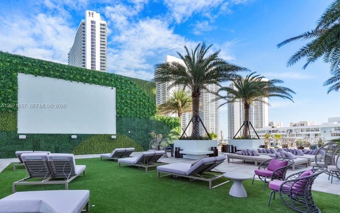 For Sale: $759,000 (2 beds, 2 baths, 1044 Square Feet)