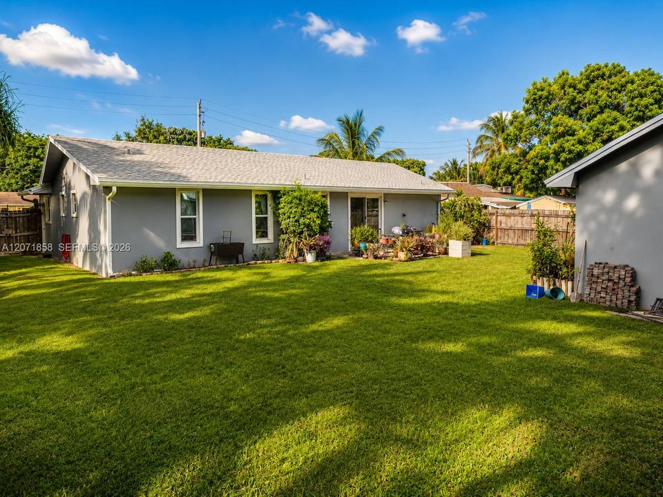 For Sale: $511,000 (4 beds, 2 baths, 1819 Square Feet)