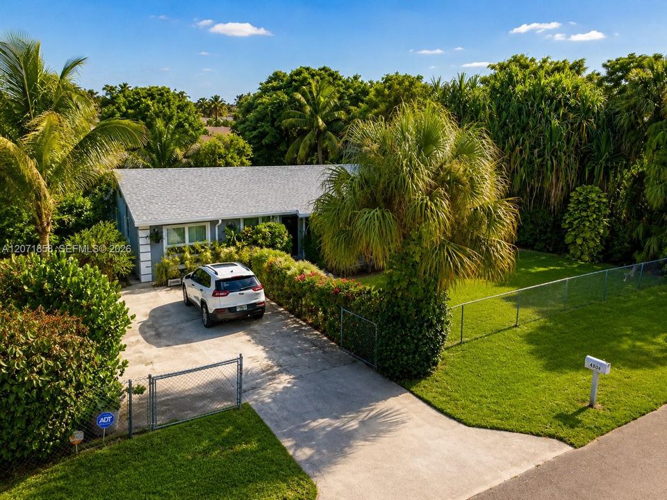 For Sale: $511,000 (4 beds, 2 baths, 1819 Square Feet)
