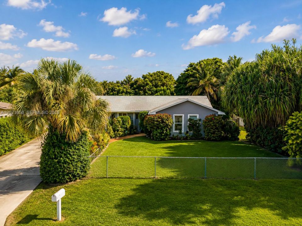 For Sale: $511,000 (4 beds, 2 baths, 1819 Square Feet)