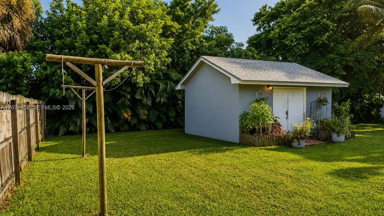 For Sale: $511,000 (4 beds, 2 baths, 1819 Square Feet)