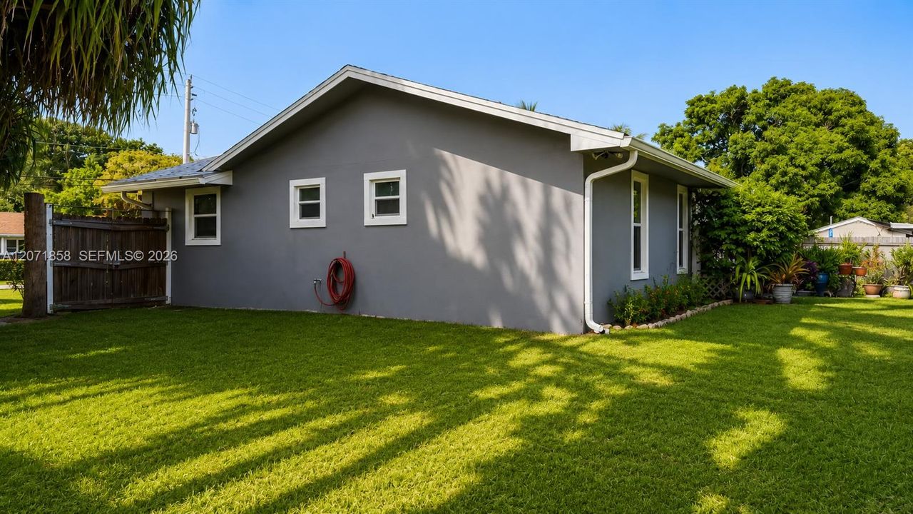 For Sale: $511,000 (4 beds, 2 baths, 1819 Square Feet)