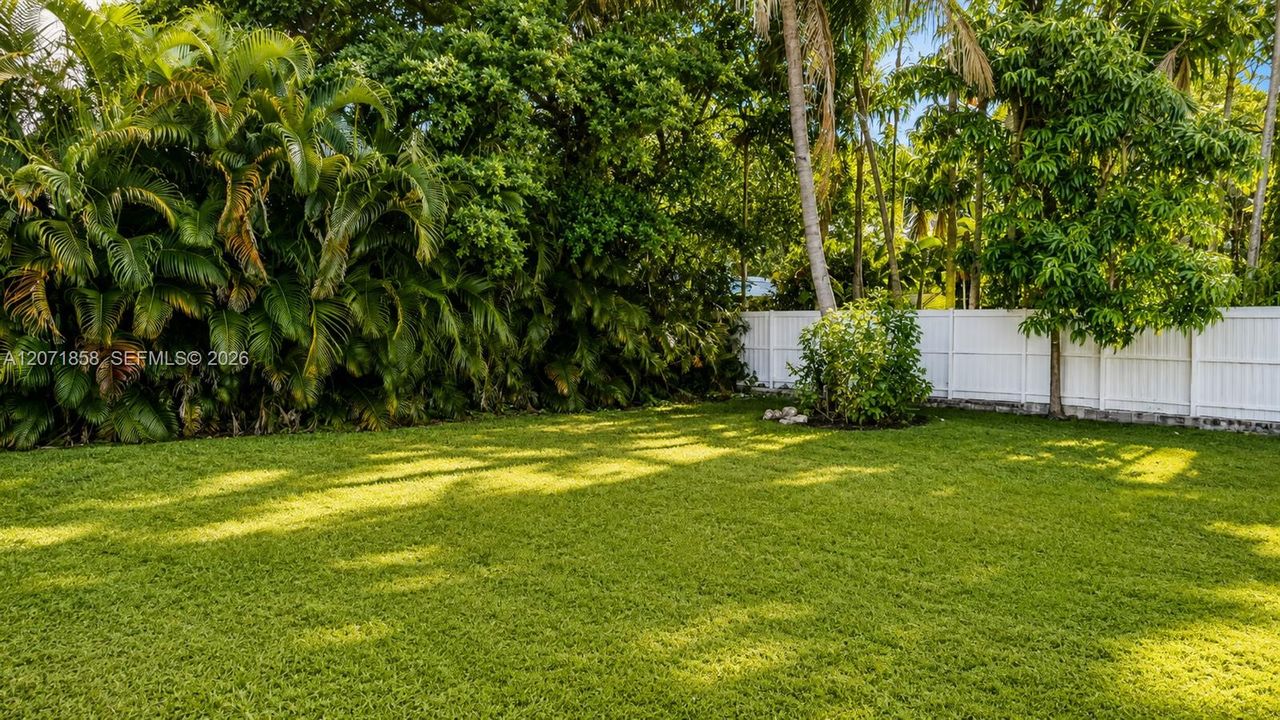 For Sale: $511,000 (4 beds, 2 baths, 1819 Square Feet)