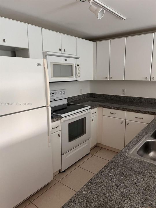В аренду: $2,450 (1 спален, 1 ванн, 605 Квадратных фут)