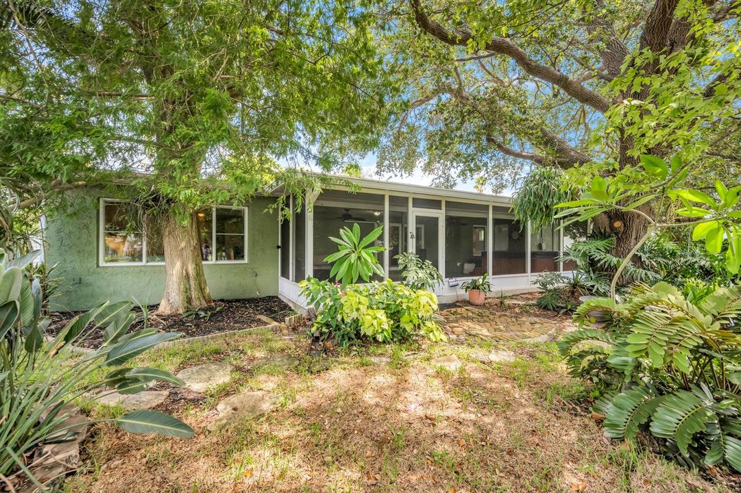1200 ORANGE ISLE-21
