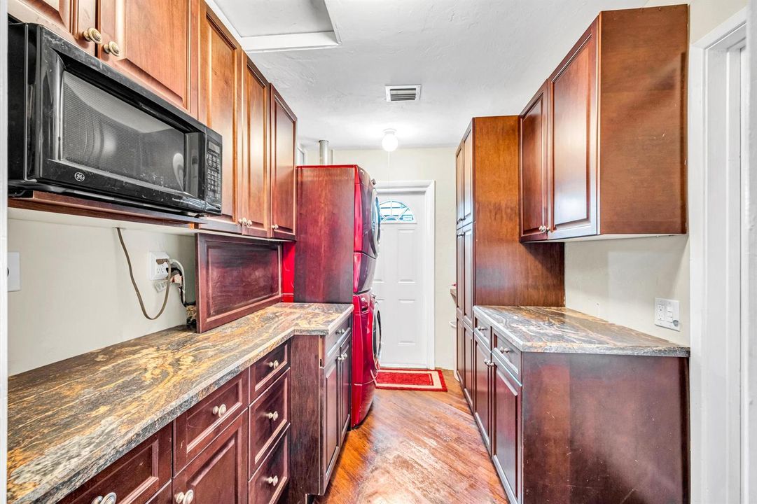1200 ORANGE ISLE-51