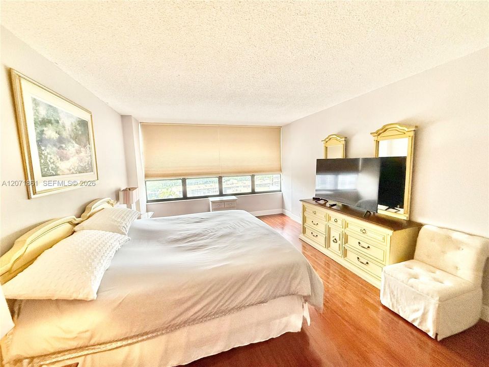 En Venta: $350,000 (2 camas, 2 baños, 1400 Pies cuadrados)