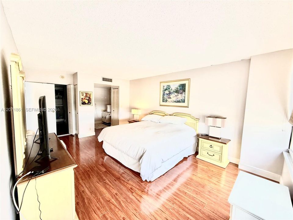 En Venta: $350,000 (2 camas, 2 baños, 1400 Pies cuadrados)