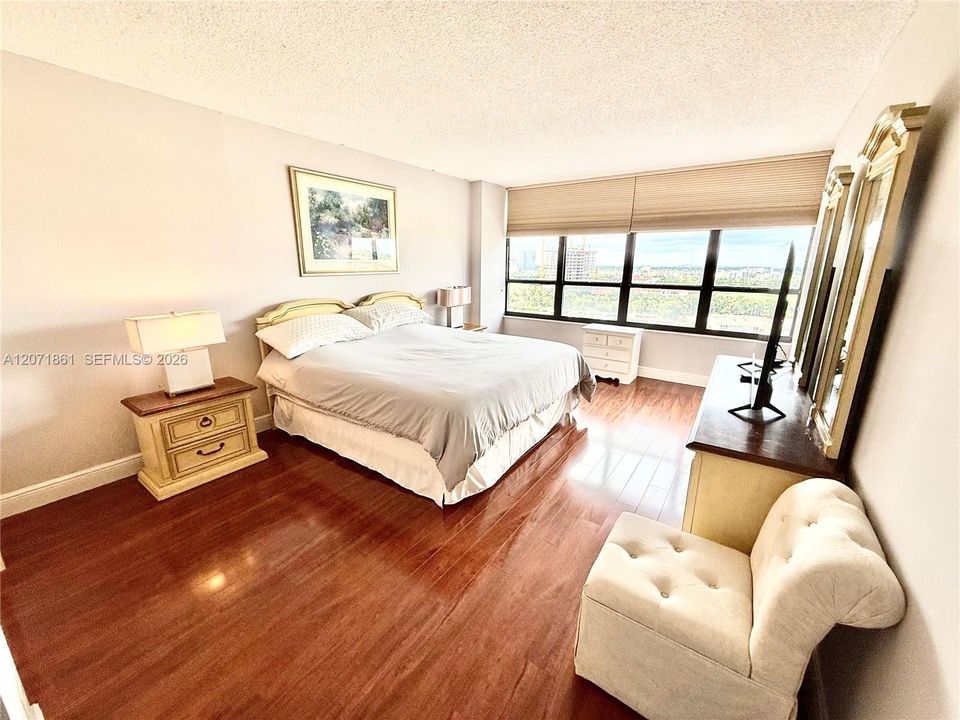 En Venta: $350,000 (2 camas, 2 baños, 1400 Pies cuadrados)