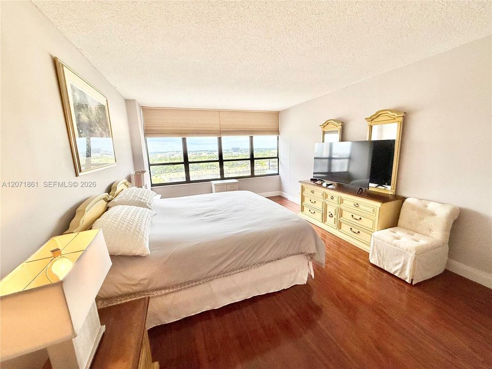 En Venta: $350,000 (2 camas, 2 baños, 1400 Pies cuadrados)