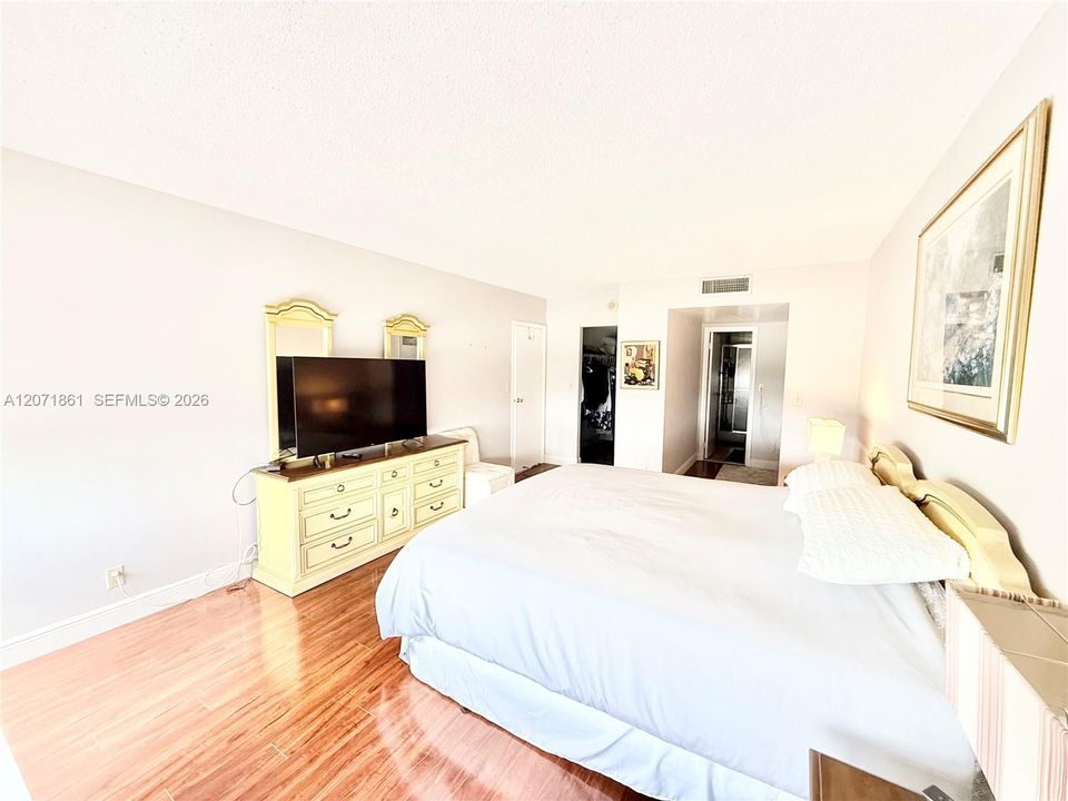 En Venta: $350,000 (2 camas, 2 baños, 1400 Pies cuadrados)