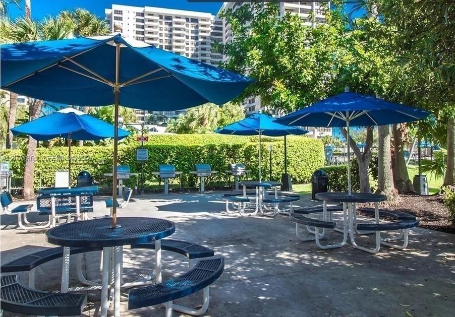En Venta: $350,000 (2 camas, 2 baños, 1400 Pies cuadrados)