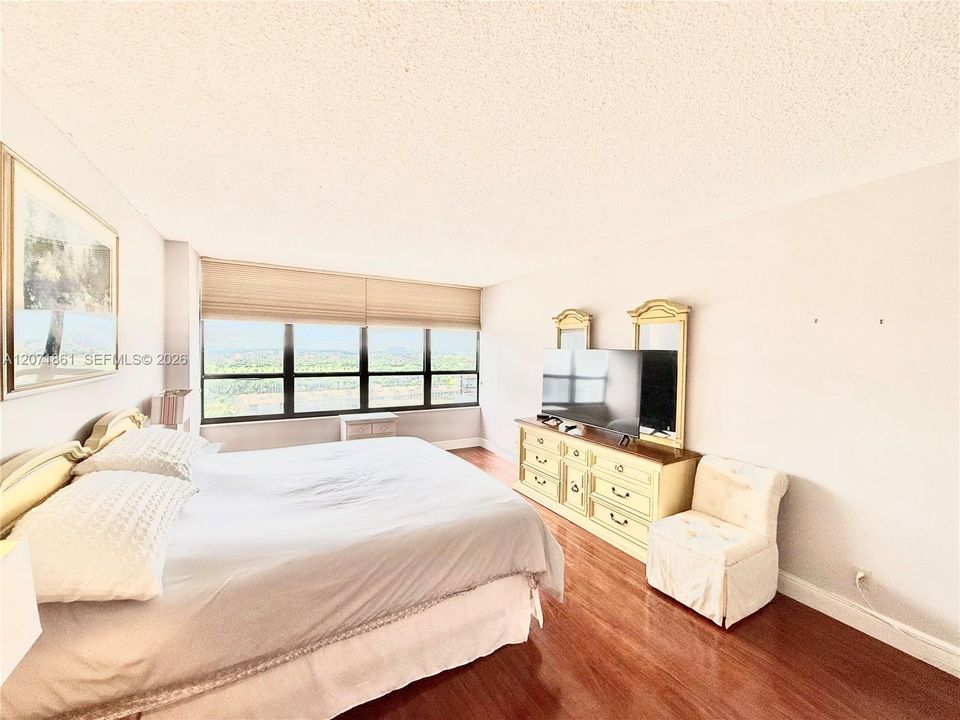 En Venta: $350,000 (2 camas, 2 baños, 1400 Pies cuadrados)