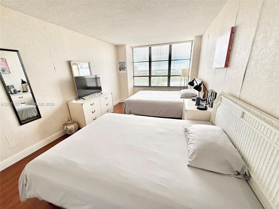 En Venta: $350,000 (2 camas, 2 baños, 1400 Pies cuadrados)