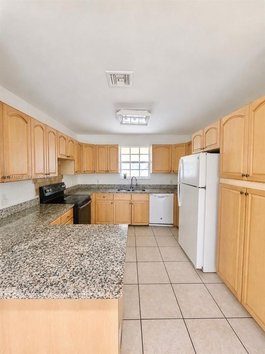 For Rent: $2,900 (3 beds, 2 baths, 2968 Square Feet)