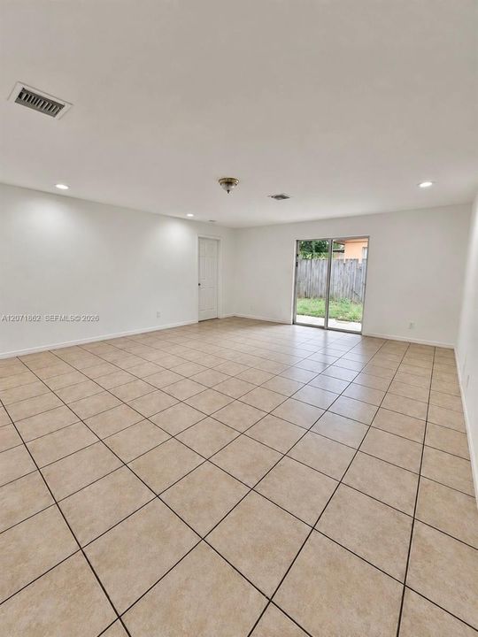 For Rent: $2,900 (3 beds, 2 baths, 2968 Square Feet)