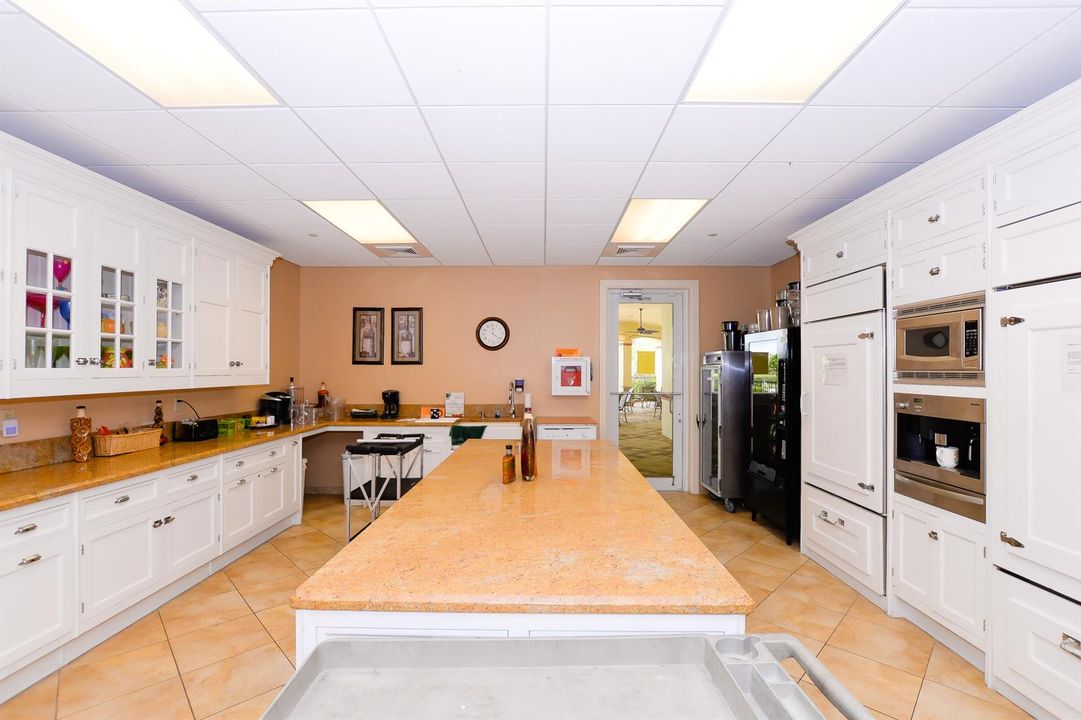 8 - Kitchen