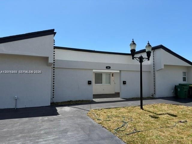 For Rent: $3,100 (3 beds, 2 baths, 2661 Square Feet)