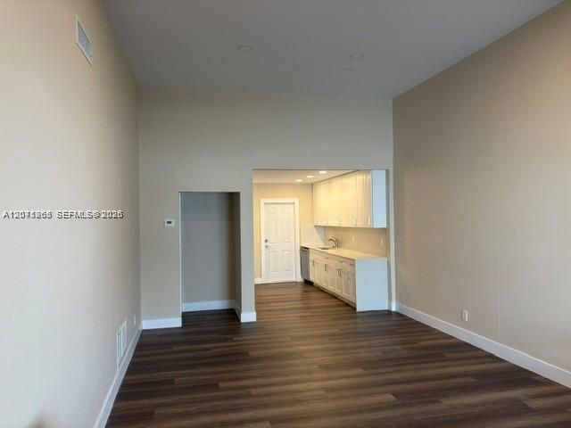For Rent: $3,100 (3 beds, 2 baths, 2661 Square Feet)