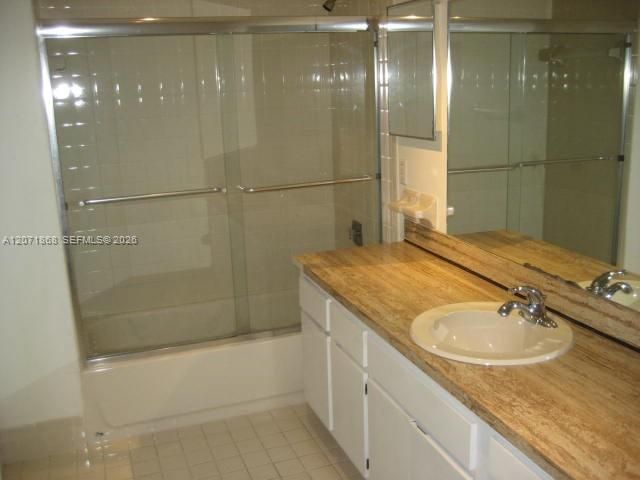 En Venta: $704,900 (4 camas, 2 baños, 2304 Pies cuadrados)