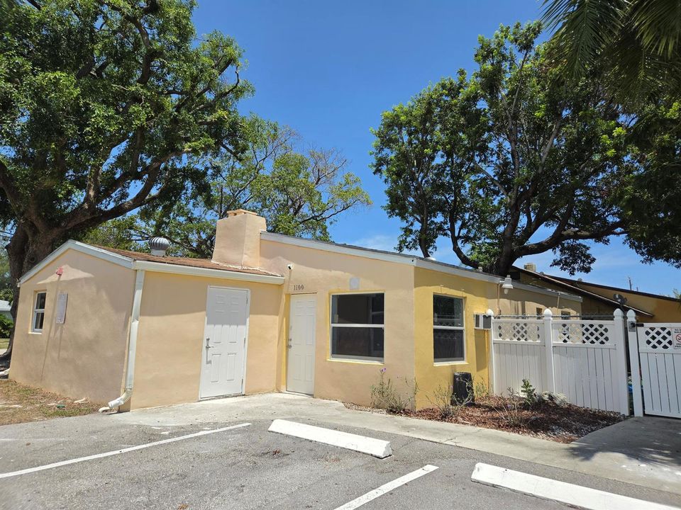 1100-exterior