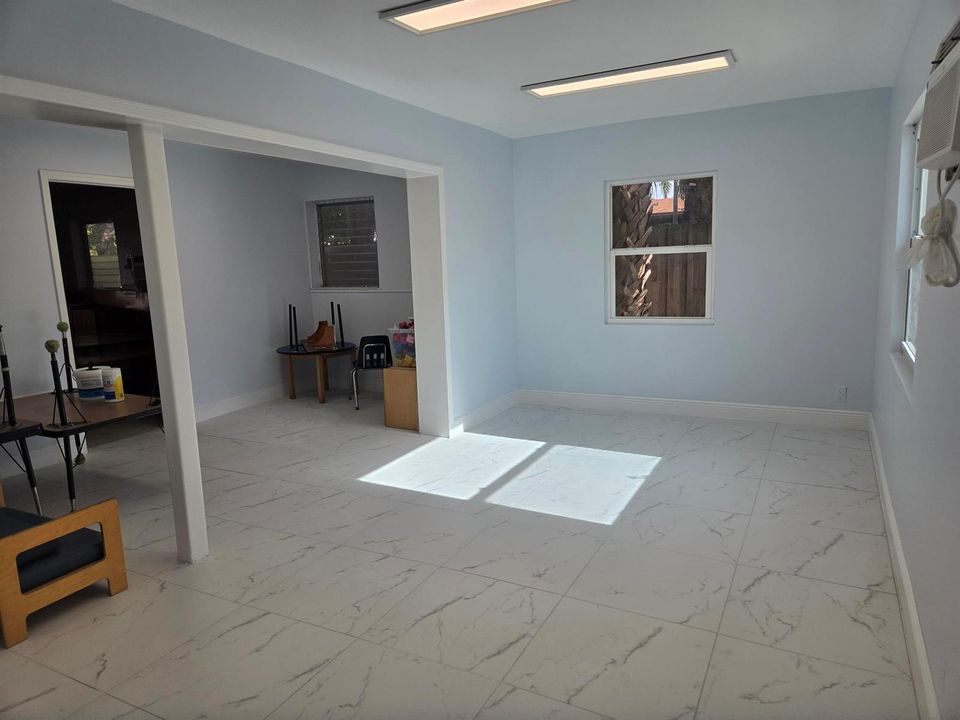 2224-FrontRoom