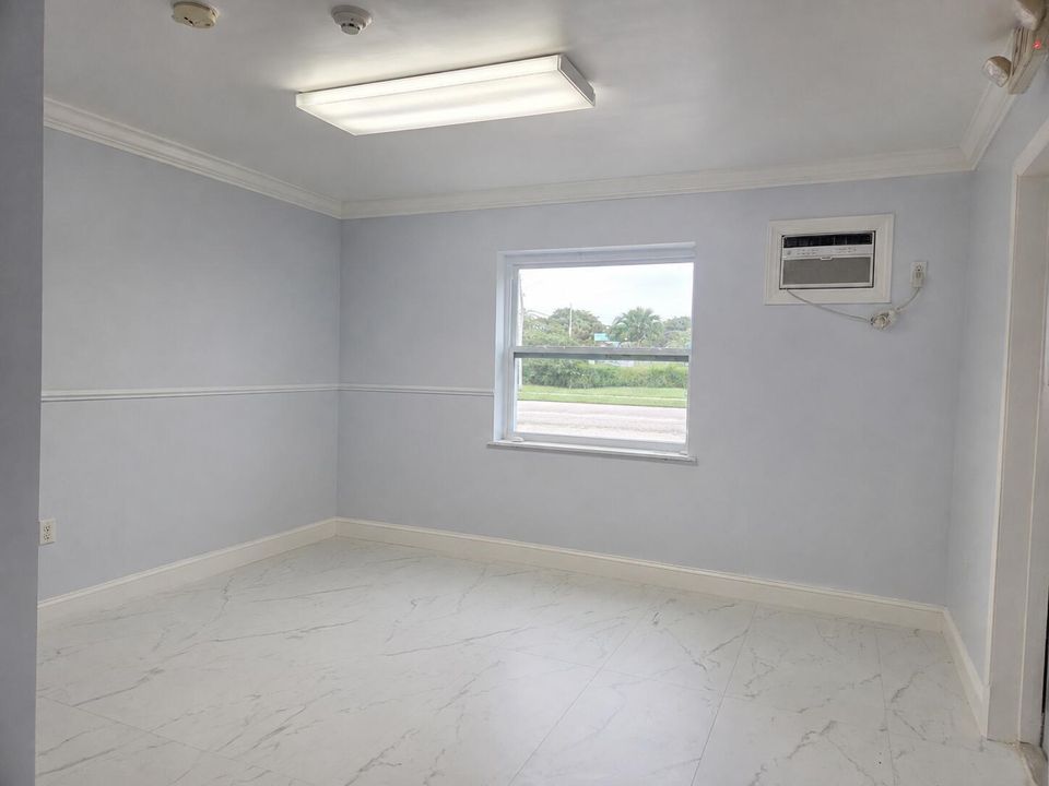 1100-Office1