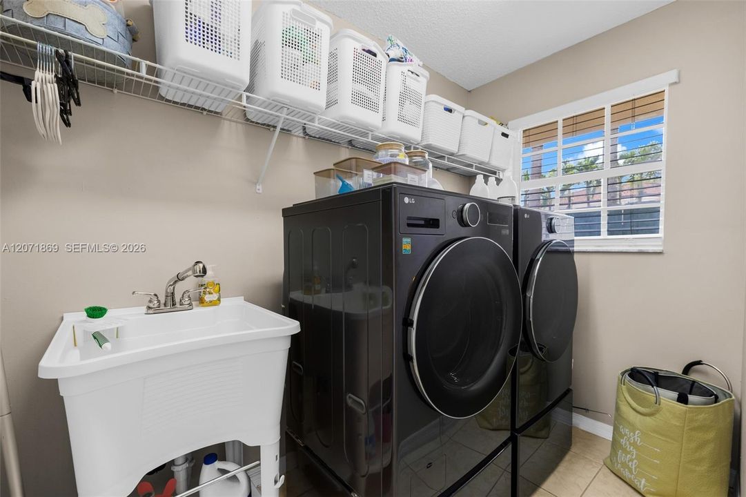 For Sale: $890,000 (4 beds, 3 baths, 2328 Square Feet)